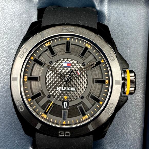 Tommy Hilfiger Windsurf 1792137 Black Silicone Mens Quartz Sport Watch NIBWT - Picture 1 of 17